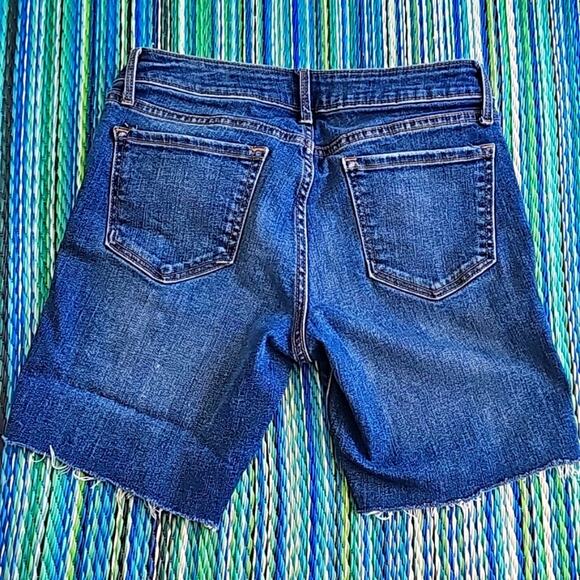 Old Navy Rock Star Cutoff Distressed 5 Pocket Mid Rise Shorts Women Size 8 - Picture 4 of 7